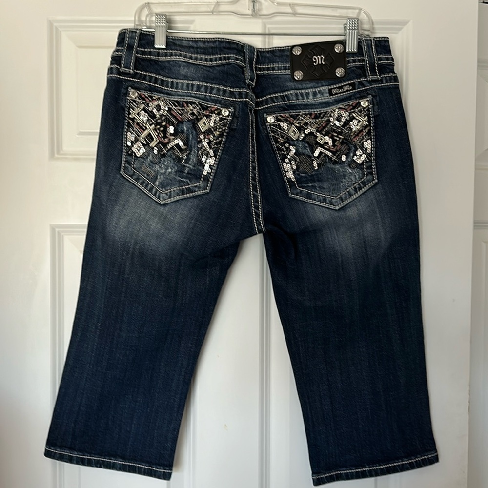 Like new MISS ME “SIGNATURE CROPPED” jeans. Size 31.  EXCELLENT CONDITION!